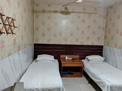 Tianshui Sunshine Inn Hotels near Li Guang Tomb