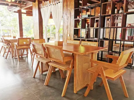 Xishuangbanna Jinghong Fanhua·Zhijing Holiday Courtyard Отели рядом с достопримечательностью «Menghanman Tingfota Temple»