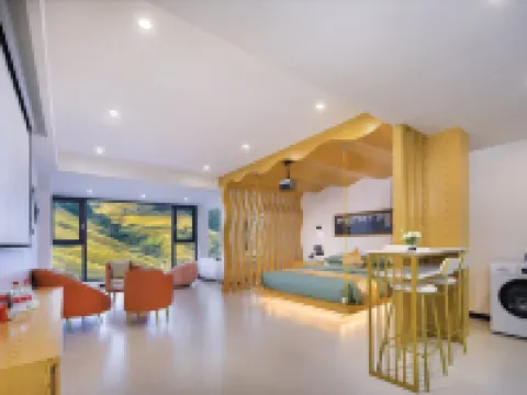 논의 파노라마 전망을 즐기세요 (룽성 룽지 계단식논 지점) 룽성 호텔