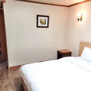 Noble Hotel Отели рядом с достопримечательностью «Станция метро Jongno-3ga»