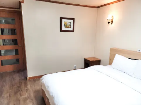 Noble Hotel Отели рядом с достопримечательностью «Инсадонг»