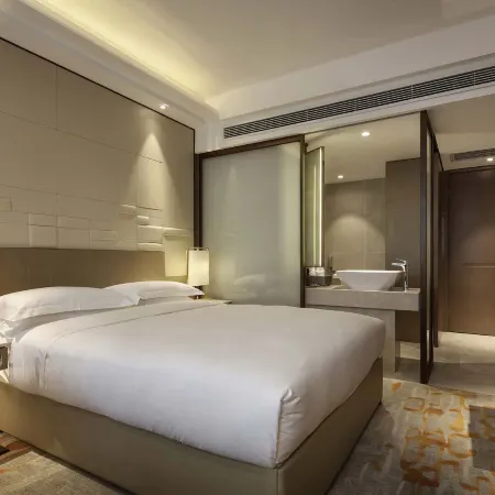Longchang Baiyun Hotel