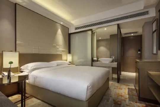 Longchang Baiyun Hotel