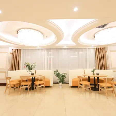 Vienna Hotel (Huichun )