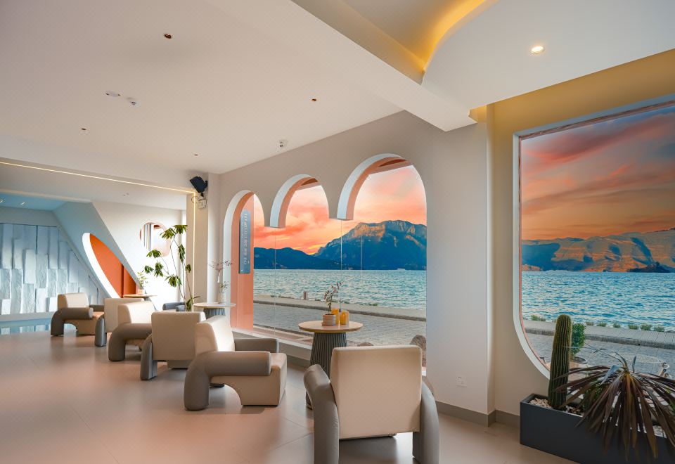 Sanseyunhe LuguLake Hotel 썸네일