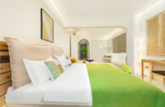 No.1 Courtyard Homestay (Lingshui Middle School HSBC Plaza)
