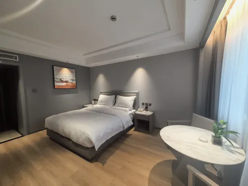 Sunshine Holiday Hotel