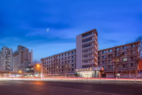 โรงแรมซื่อฟางซีโหลว ชิงเต่า (สถานีรถไฟฟ้าใต้ดินถนนคนเดินไถ่ตง สวนไห่ปั๋วเหอ)