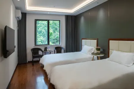 Lushan 1889 Inn (Lushan Cableway Lower Station Branch) Отели рядом с достопримечательностью «Shimen Mountain Stream»