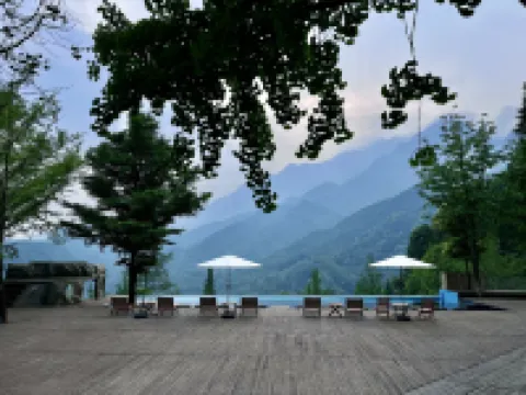 Mountain Moonlight Private Hot Spring Homestay (Dujiangyan)
