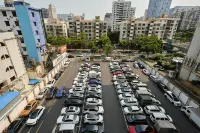 Pearl Hotel (Zhuhai Gongbei Port Couples Middle Road Branch) - parking