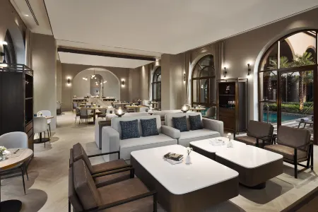 Marriott Executive Apartments Bangkok, Sukhumvit 101 Отели рядом с достопримечательностью «Wat Thung Setthi»