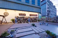 Qichi Hotel (Jingdezhen Imperial Kiln Factory People's Square Branch) Hotels near Moon Lake Scenic Area