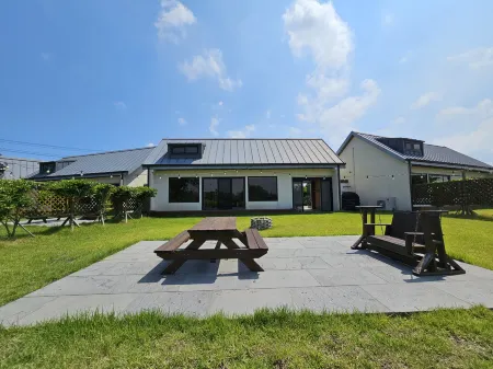 Sleeping Bike Отели рядом с достопримечательностью «Dolgeobugi Suseok Bakmulkwan»