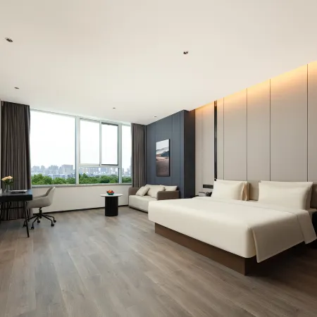 Atour Hotel (Longyou Fengxiangzhou Park Rongchang Avenue, Quzhou) فنادق في لونغ يَو