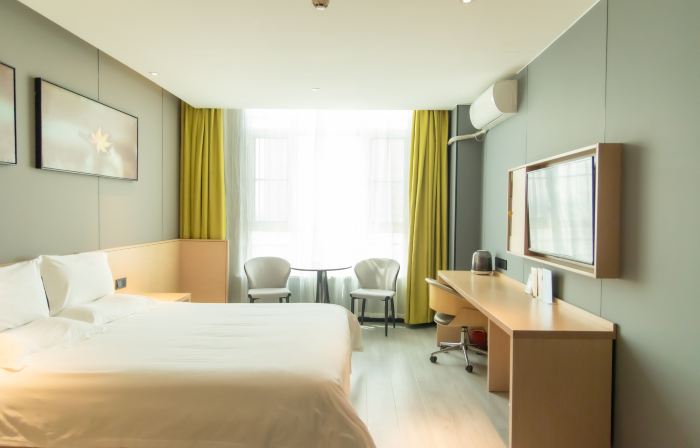Iu Hotel (yuan's People's Road Yigou Mall store)