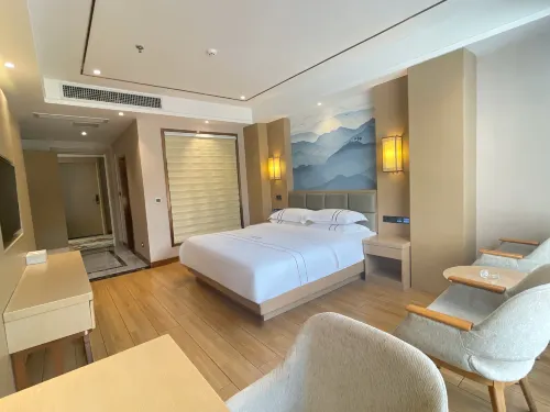 Kaijing Grand Hotel (Jinping Passenger North Station) Hotels in Jinping