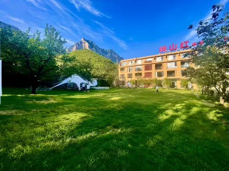 Yuntai Mountain Yingshan Red · Green Grassland Resort Hotel Отели рядом с достопримечательностью «Wan Shan Temple»