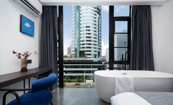 Banana FUN Hotel (Shenzhen Futian Fubao Subway Station)