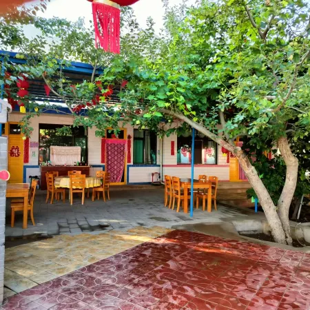 Yellow River Stone Forest Red Apple Ecological Garden Restaurant