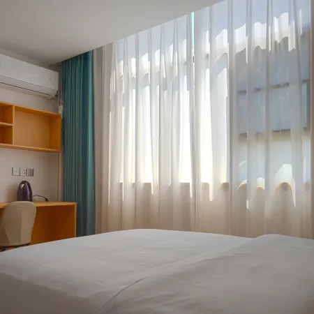 IU Hotel (Weining Caohai Railway Station) Hotele w: Autonomiczny Powiat Weining Yi, Hui i Miao
