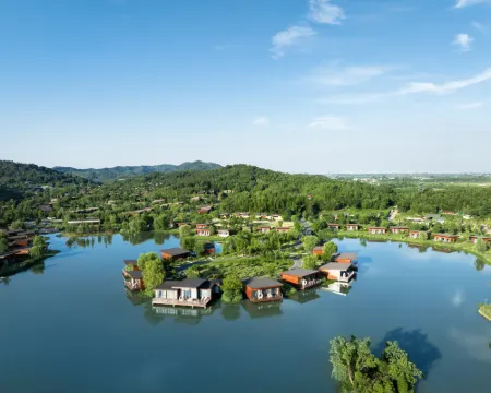 Mogan Mountain Senbo nature park&resort Hoteles en Deqing