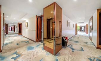 Yifeng Hotel (Wenli College Honghe Campus Store)