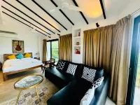HALF HOTEL - balcony