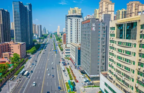 長沙嶽麓延年薈景酒店（觀沙嶺地鐵站店）