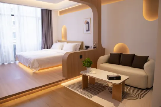 Y U A N L A I H O T E L