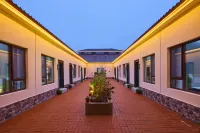 花築·瀾奢庭院美宿（烏蘭布統草原景區店） 甘丹駝城遊牧文化景區附近的飯店