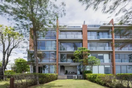 Sandbox Beachfront Villa3 Отели рядом с достопримечательностью «Paradise Ocean View Condominium»