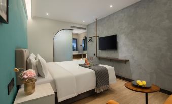 Qifu Hotel (Guangzhou R&F Haizhucheng Jiangnanxi Metro Station)