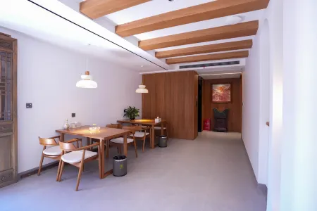 Jingdezhen Yeyu Blue and White Homestay (Yaoli Ancient Town Branch) Отели рядом с достопримечательностью «Yaoli Ancient Town»