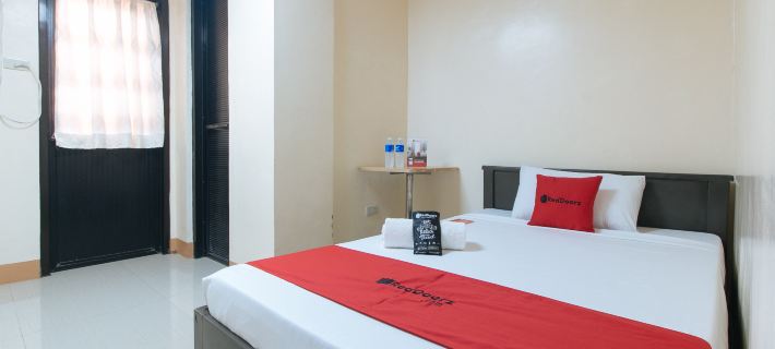 RedDoorz @ Isabelita Hotel Tuguegarao City Hotels in Cagayan