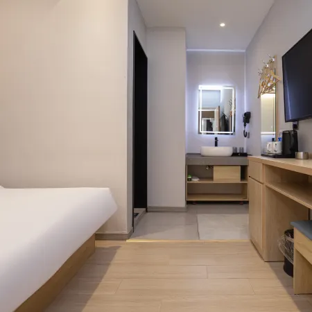 Qingfeng Hotel (Nanjing Yangtze River Bridge) Отели рядом с достопримечательностью «Йиджианг Тауер»