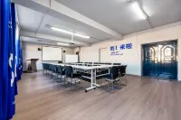 Hexing E-sports Hotel (Harbin Central Street Baroque Branch) - Business