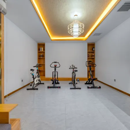Yueju Hotel (Xinyang High-speed Railway East Station Daxin Plaza)