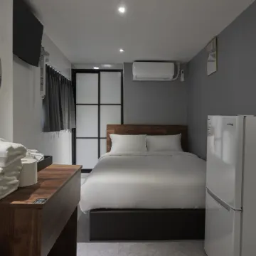 Eight rest Hostel Jong-ro Отели рядом с достопримечательностью «Ворота Хонхвамун»