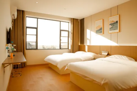 Chu Yue Hotel (Overseas Chinese Town Fantasy Resort Xiangyang East Station Branch) Отели рядом со станцией Xiangyang East  Railway Station