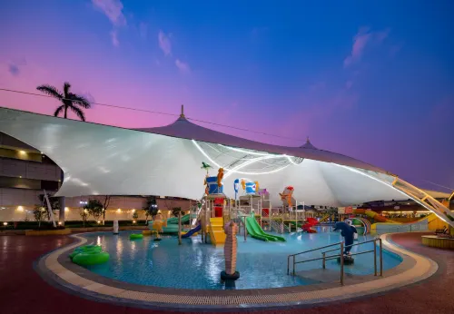 Tanghai Holiday Hotel Hotel di Yiliang