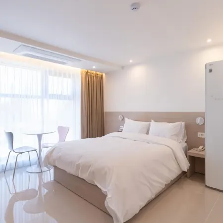 Jeonju Junghwasan-Dong MH Hotel Отели рядом с достопримечательностью «Стадион Чонджу»