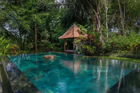 Sari Bamboo Villas Отели рядом с достопримечательностью «Real Bali Swing»