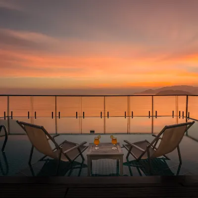 V Hotel Nha Trang โรงแรมใกล้หาดลอง