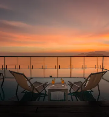 V Hotel Nha Trang Отели рядом с достопримечательностью «Лонг Шон»