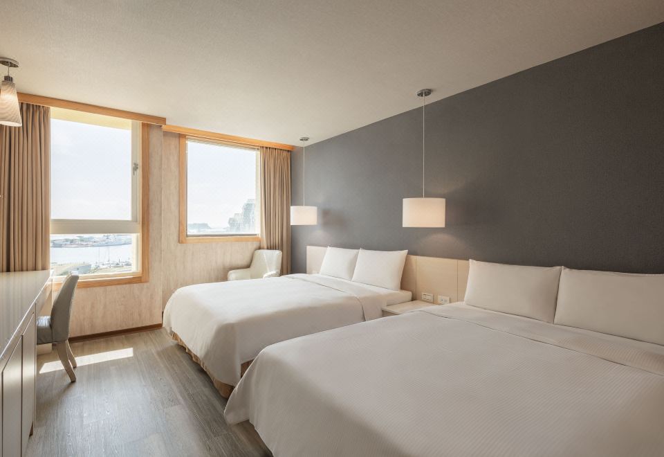 가오슝 광롱 부두 주변 야경 이미지