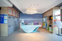 Wuhu Yunaman Future Hotel (Zhongshan Road Pedestrian Street Binjiang Park Branch)