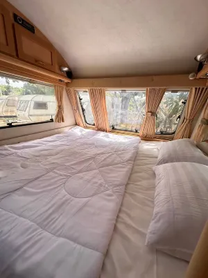 White House Beach Camping Caravans Hotell i Bang Phra