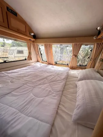 White House Beach Camping Caravans Отели рядом с достопримечательностью «Golden Triangle Museum Pattaya»