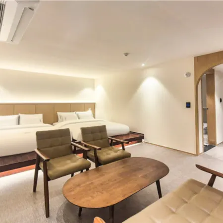 H avenue Hotel Jeonju Deokjin Отели рядом с достопримечательностью «Королевская гробница Чогёндан»